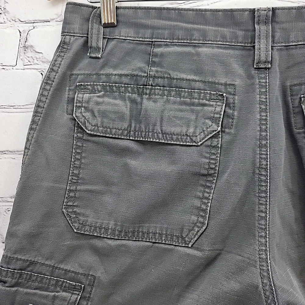 Eddie Bauer Shorts‎ Mens Size 32 Gray Flat Front Cargo 100% Cotton Flaw
